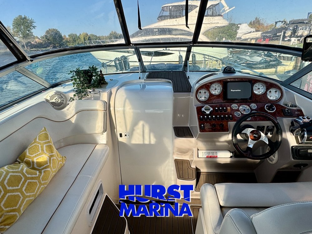 2005 Rinker 300 Fiesta Vee
