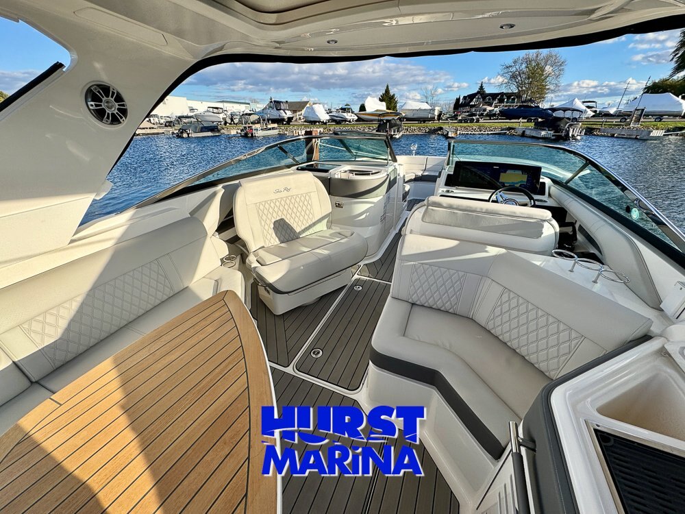 2024 SeaRay 310SLX Outboard