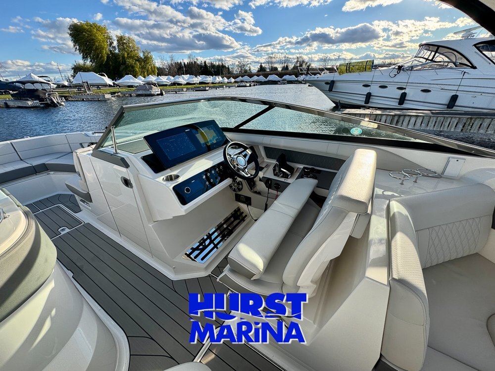 2024 SeaRay 310SLX Outboard