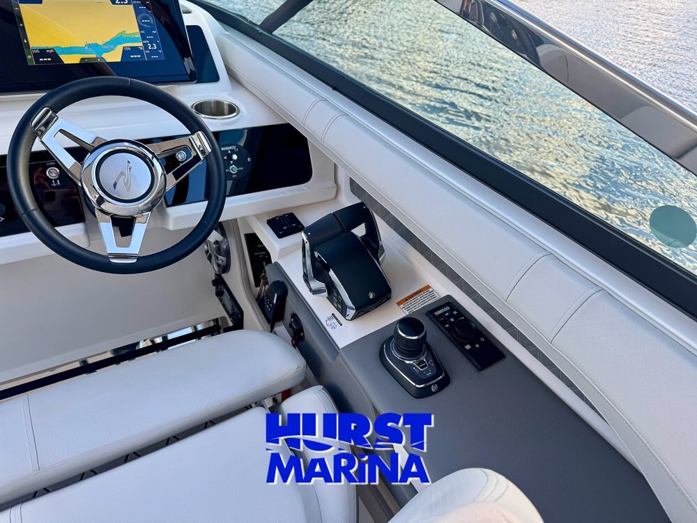 2024 SeaRay 310SLX Outboard