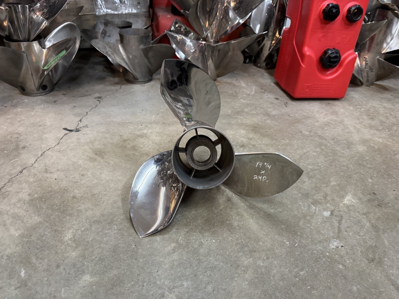 Michigan Wheel Ballistic XL 14 3/4 x 24P RH Propeller