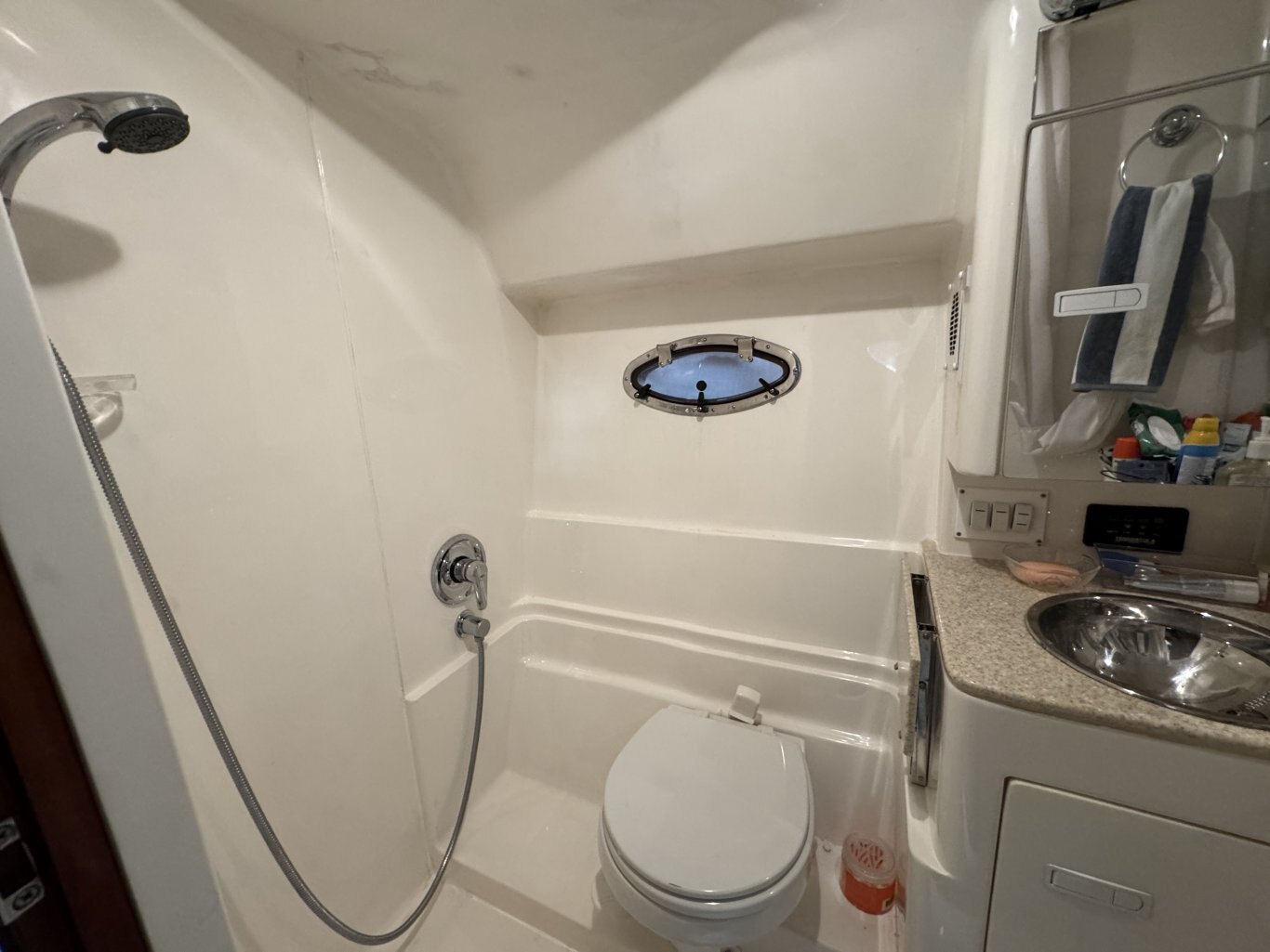 2005 Fountain 48 Express Cruiser