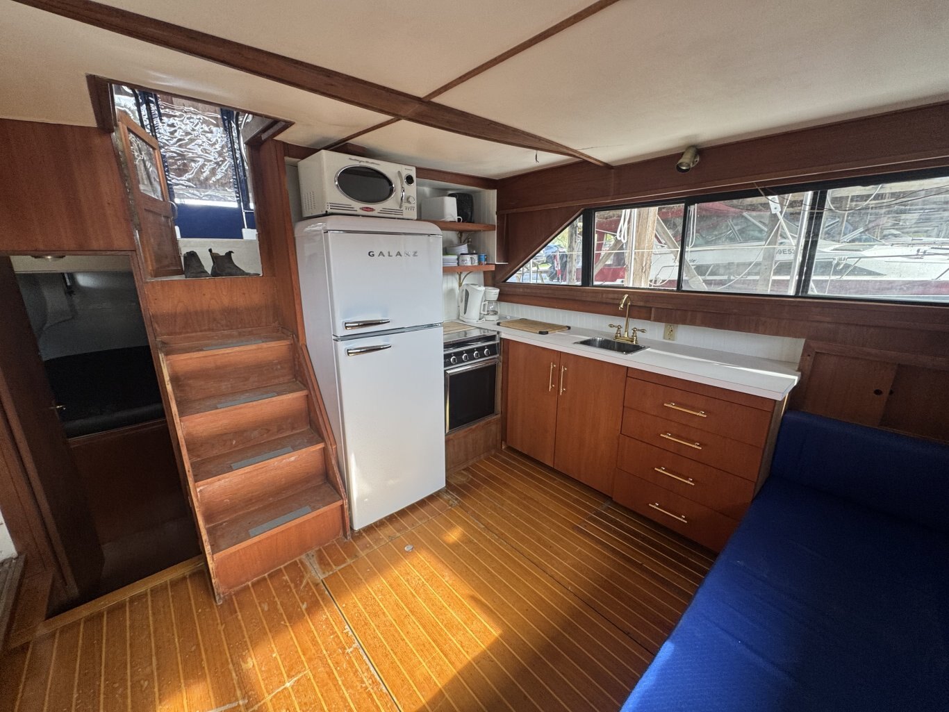 1974 Trojan 36 Tri Cabin