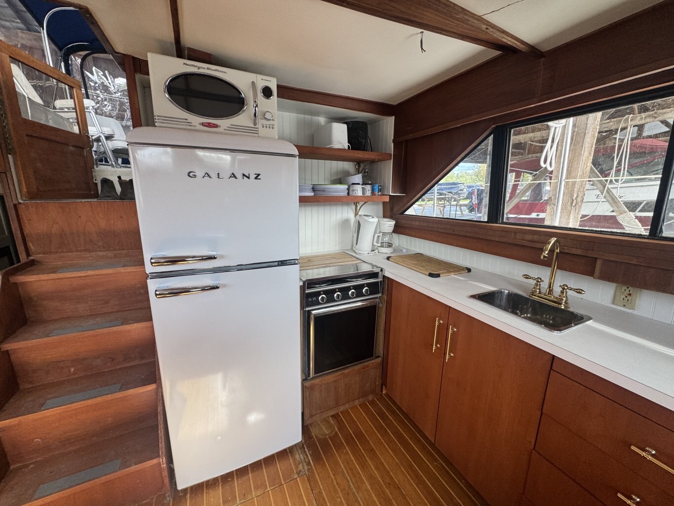 1974 Trojan 36 Tri Cabin