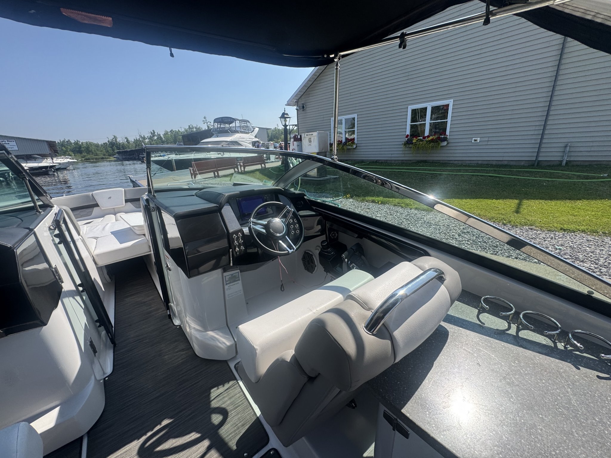 2019 Four Winns Horizon 290 OB