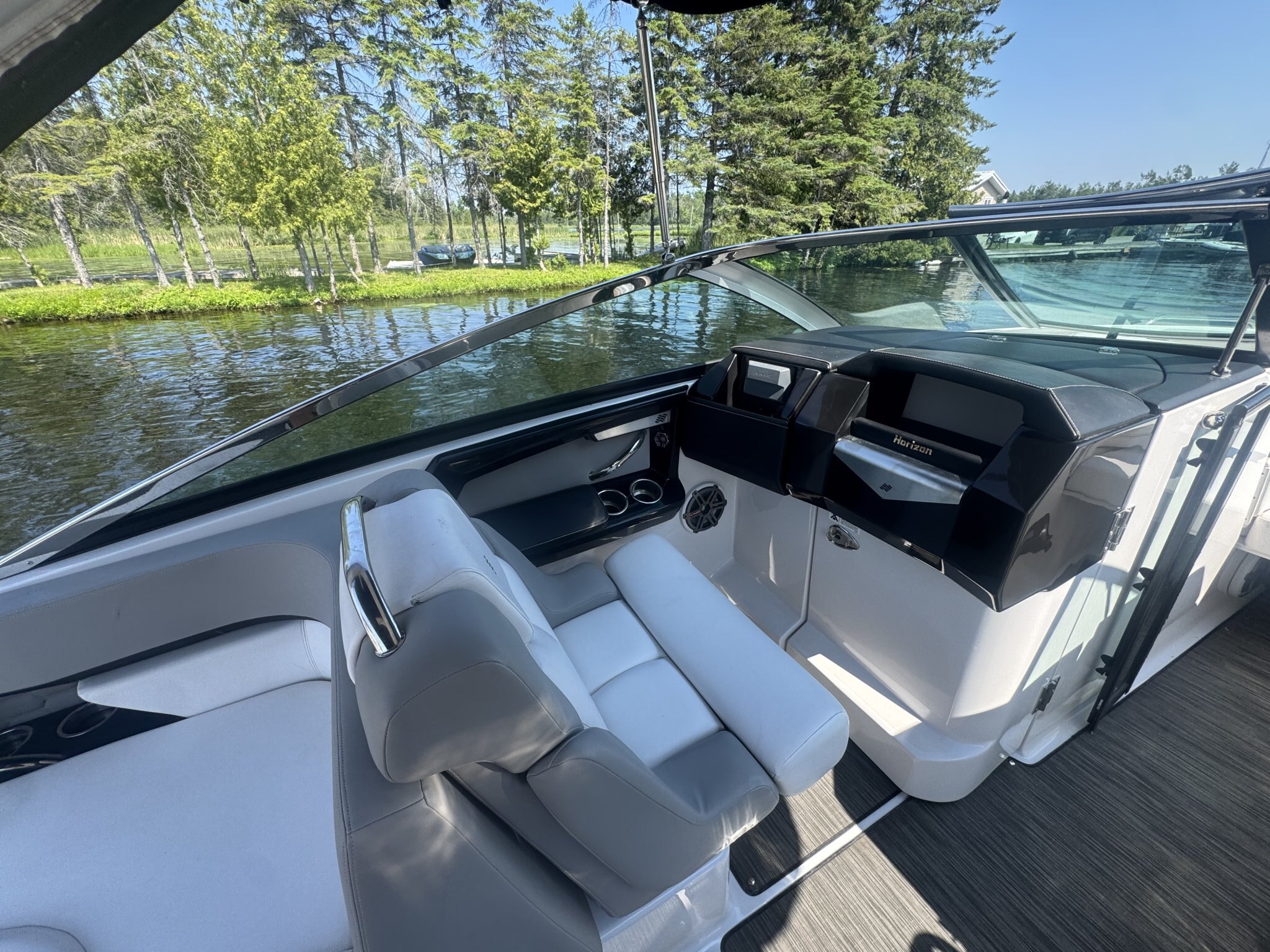 2019 Four Winns Horizon 290 OB