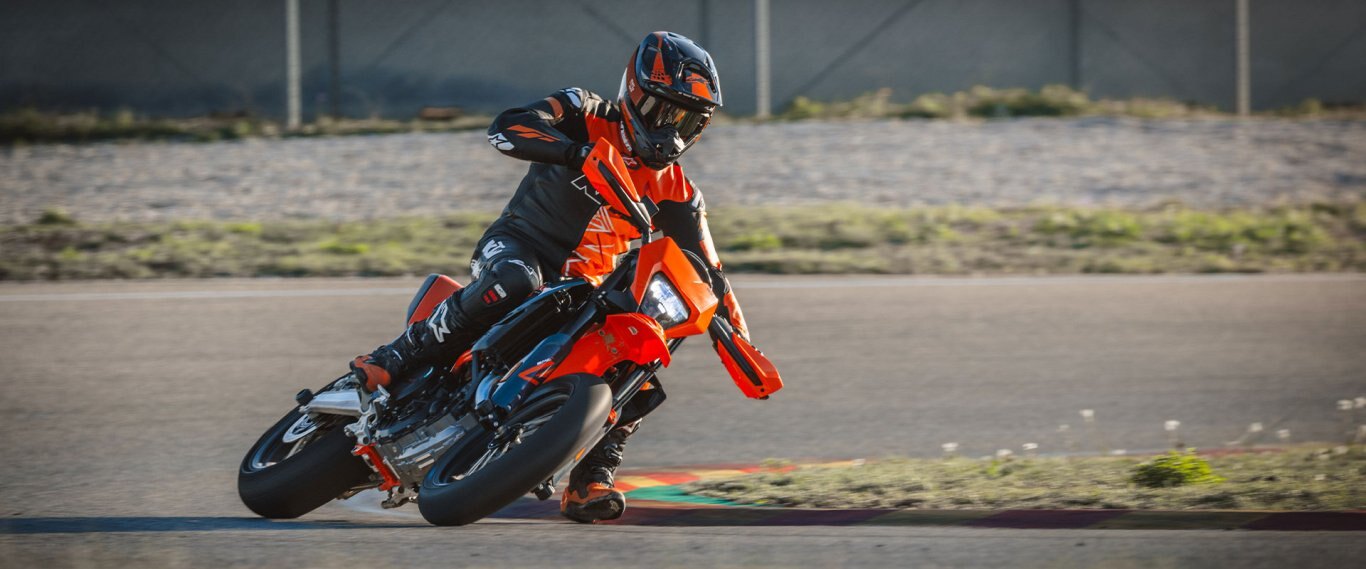2026 KTM 690 SMC R