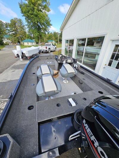 2024 Alumacraft Classic 165 Side Console