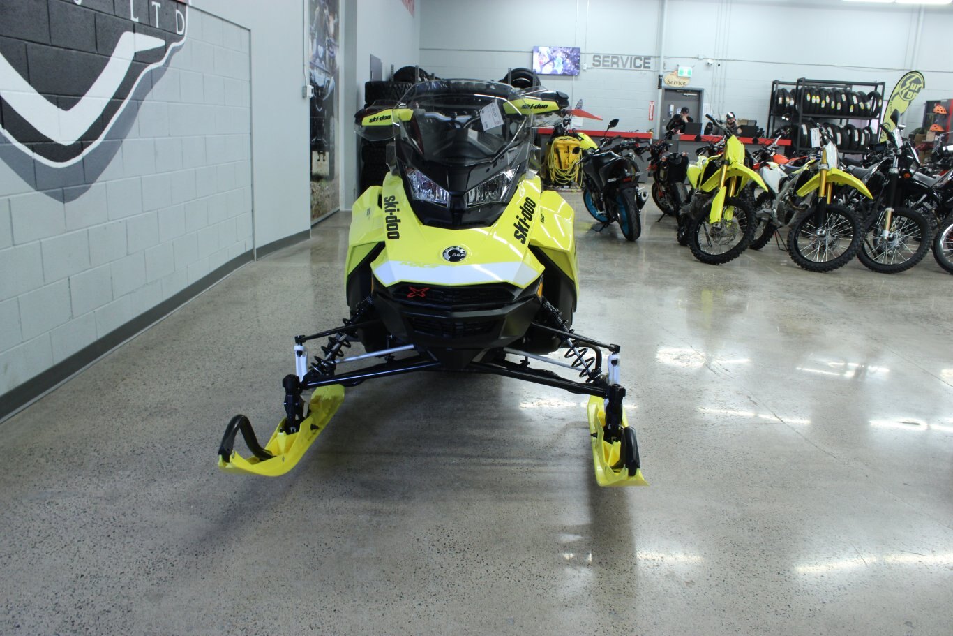 2017 SKIDOO MXZ X 850 E TEC