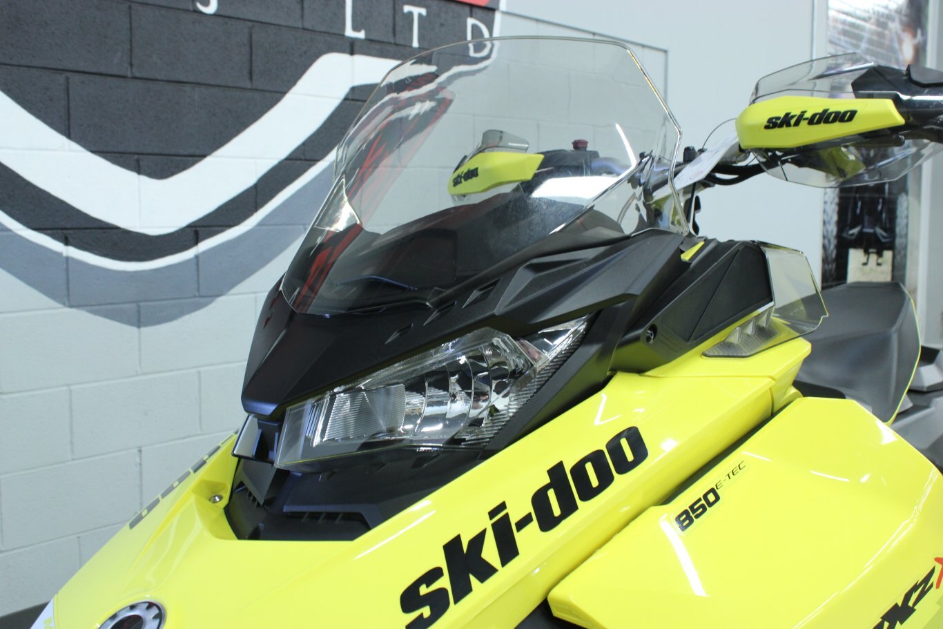 2017 SKIDOO MXZ X 850 E TEC