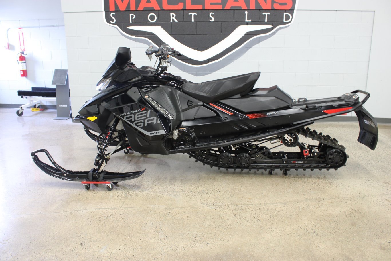 2018 SKIDOO RENEGADE X 850 ET