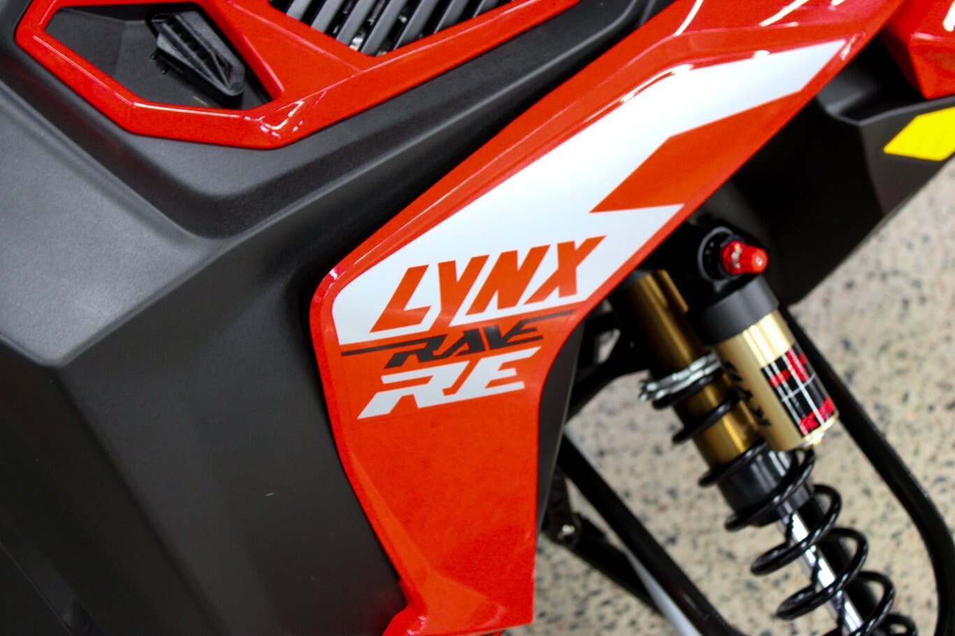 2022 SKIDOO LYNX RAVE