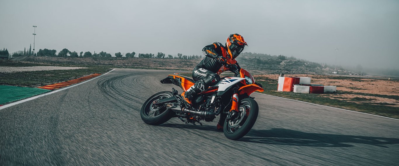 2025 KTM 390 SMC R