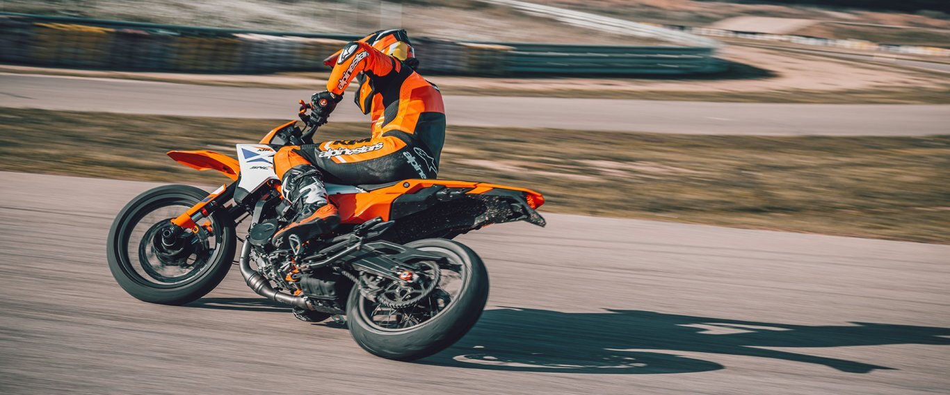2025 KTM 390 SMC R