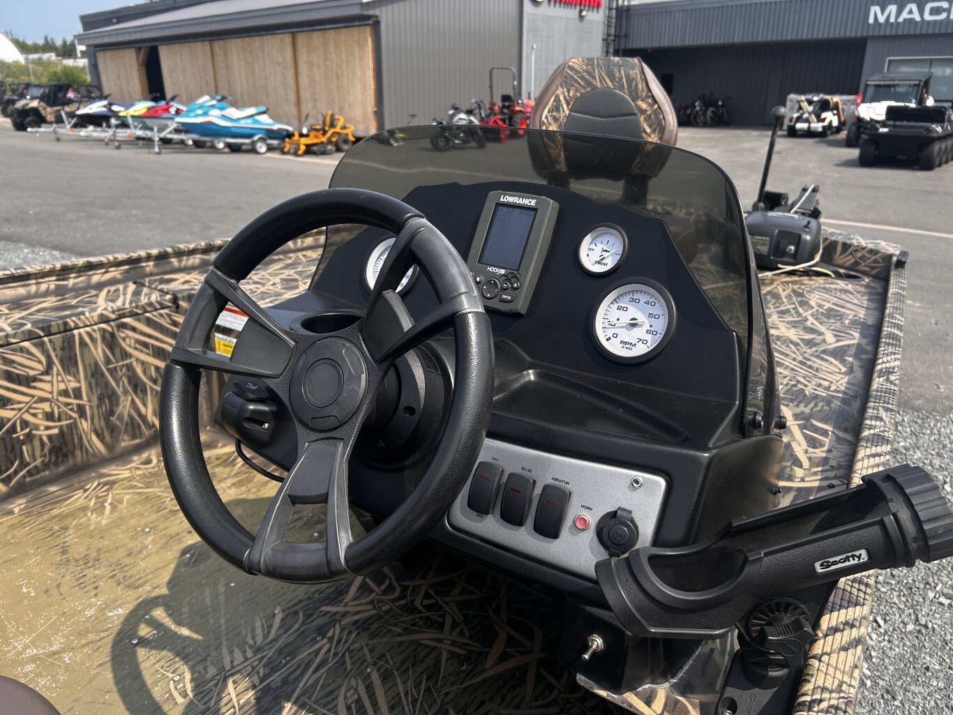 2017 OTHER CRESTLINER 1600