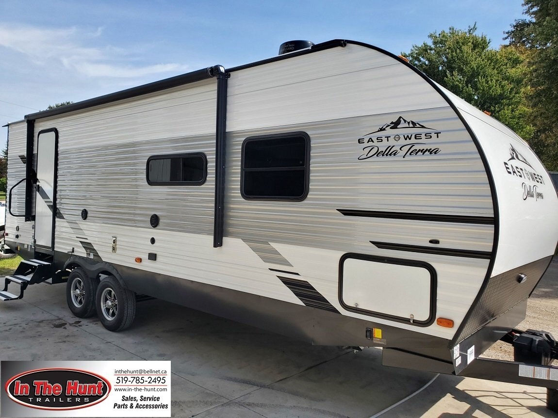 2022 East to West Della Terra 261RB Rear Bath