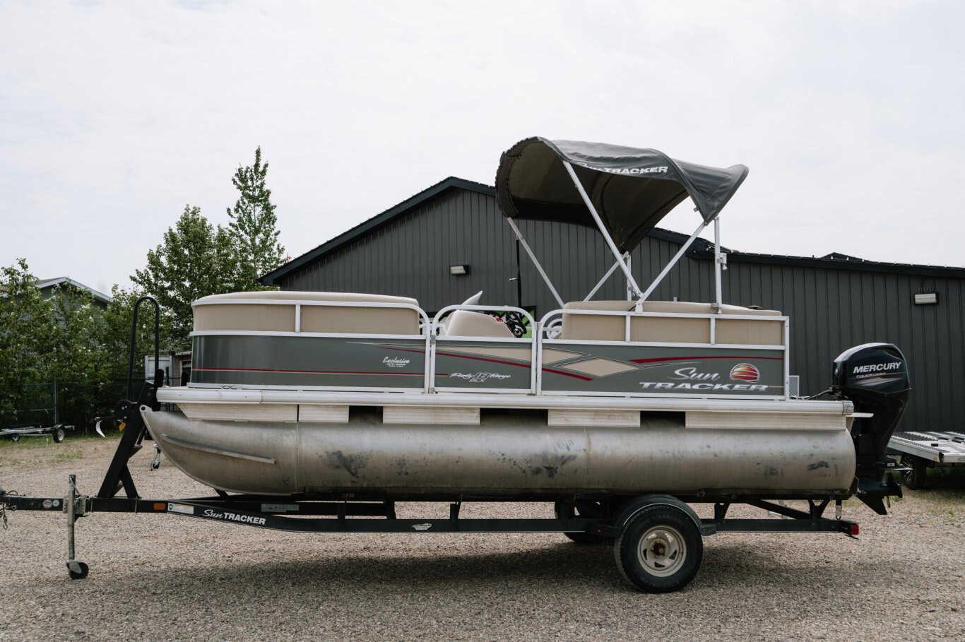 2019 Party Barge 18 DLX