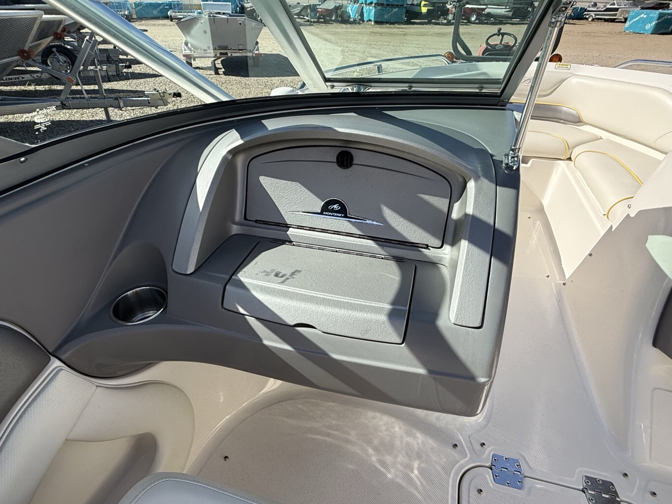 2007 Monterey 194 FS with 5.0 Volva Penta GXI