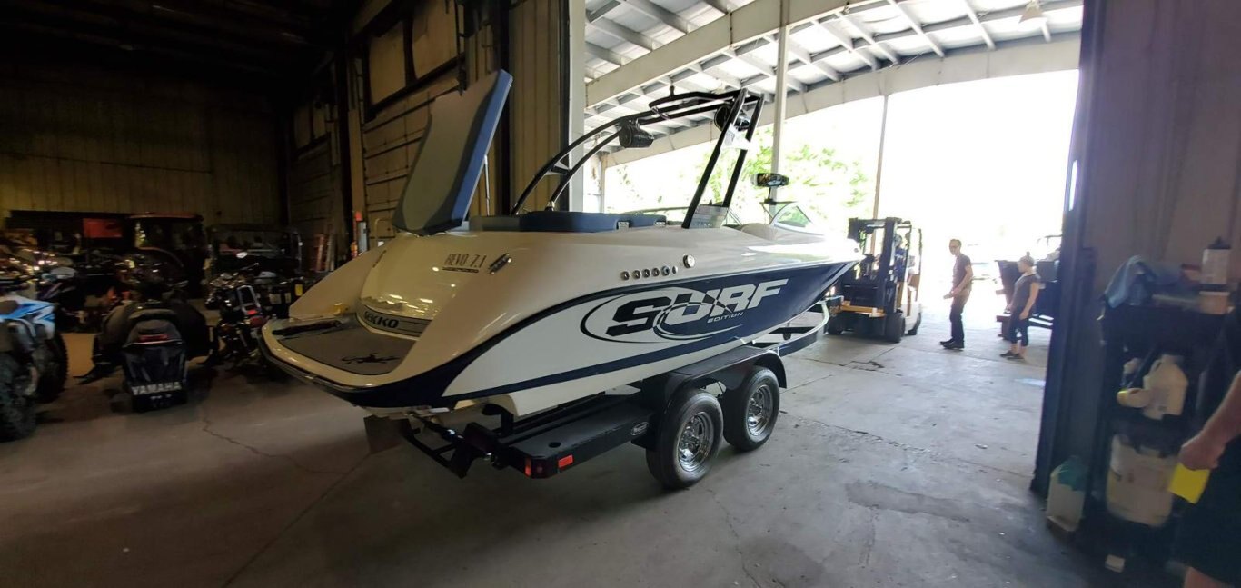 Gekko Revo 7.1 Surf and Tow Sports Boat