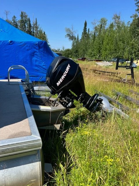 Sun Tracker Party Barge Pontoon