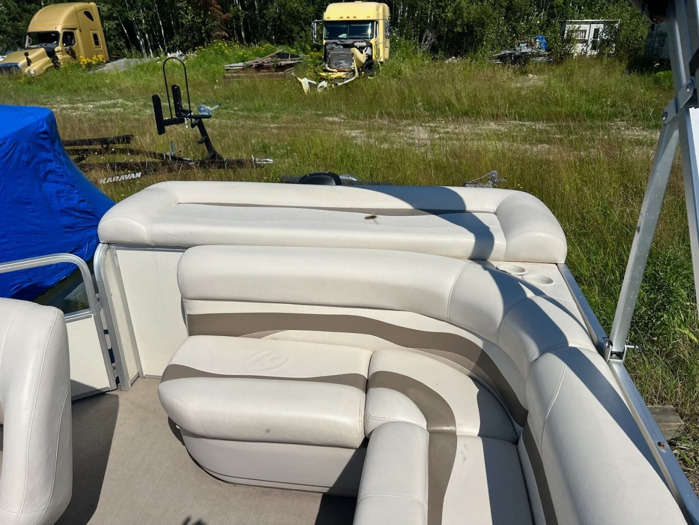 Sun Tracker Party Barge Pontoon