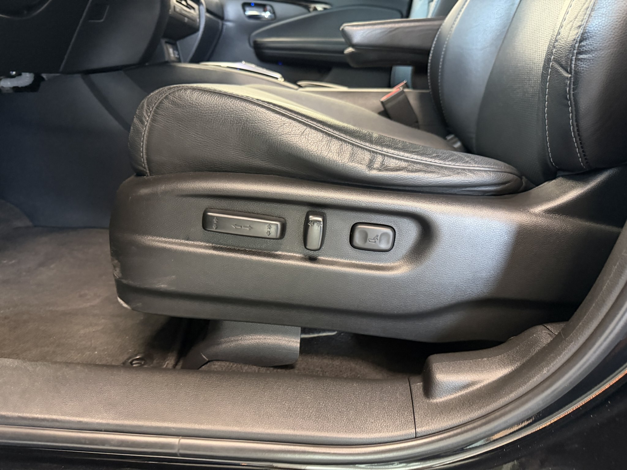 2021 Honda Pilot Touring AWD | 3.5l v6 | 3 row SUV