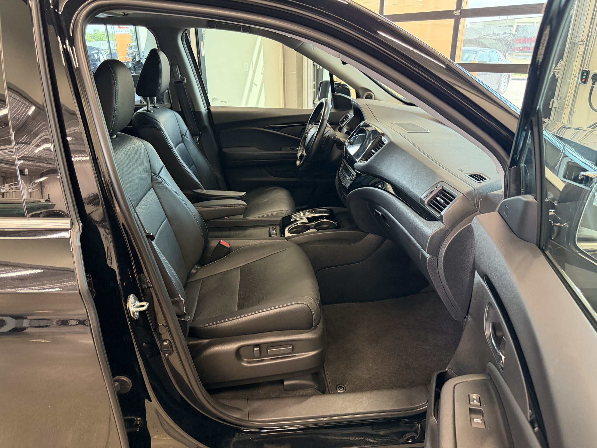 2021 Honda Pilot Touring AWD | 3.5l v6 | 3 row SUV