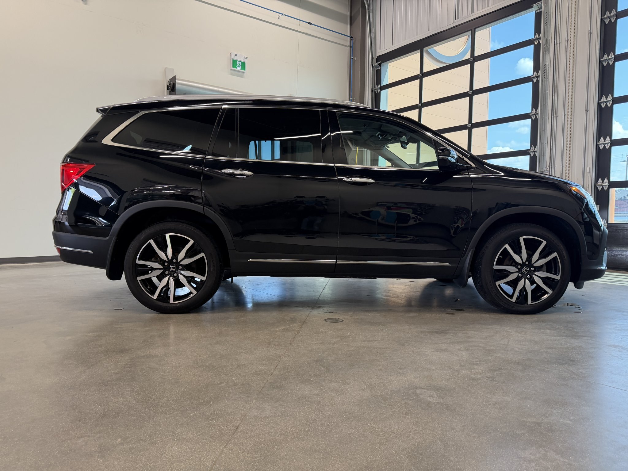 2021 Honda Pilot Touring AWD | 3.5l v6 | 3 row SUV