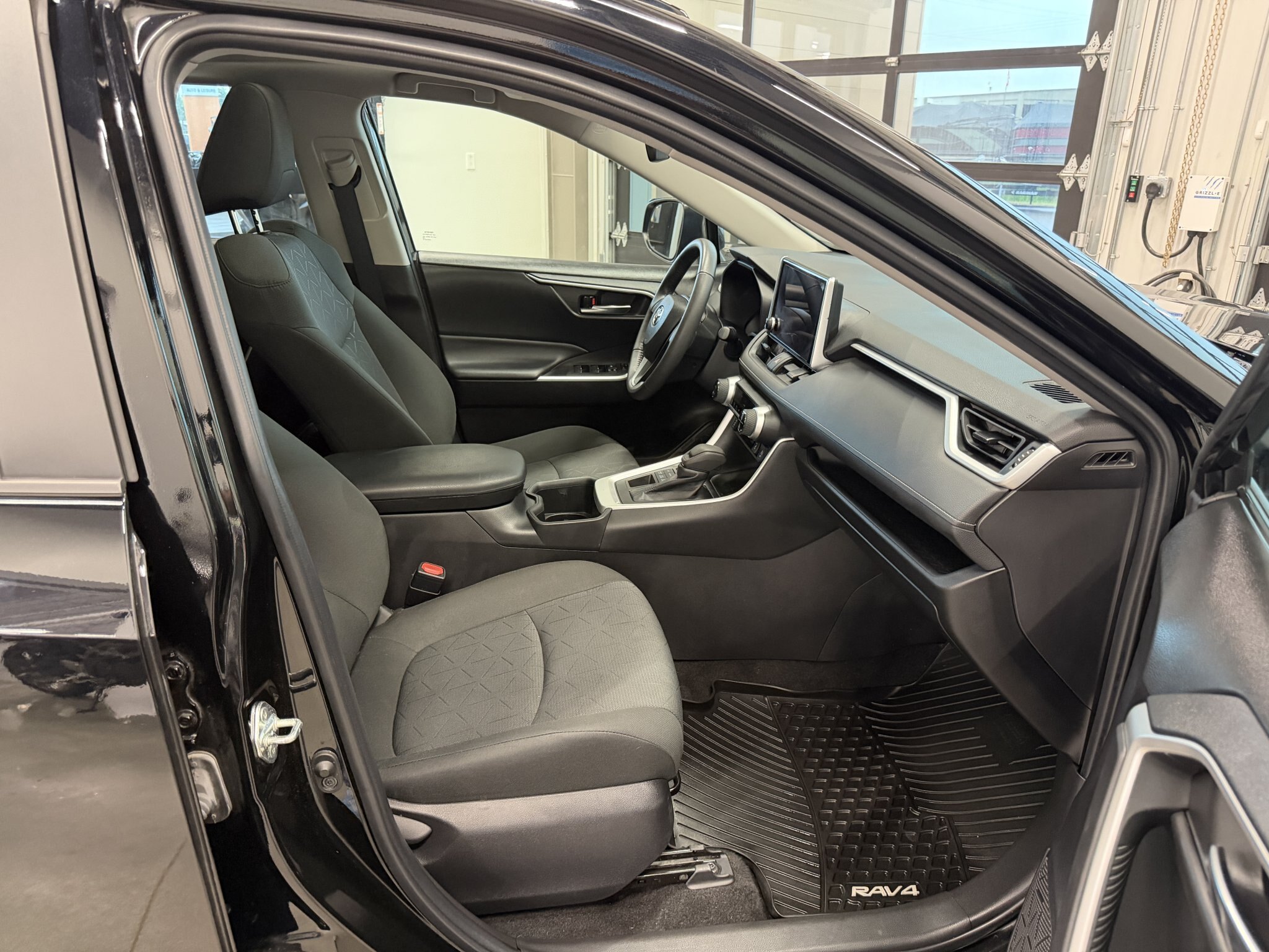2023 Toyota Rav4 XLE AWD