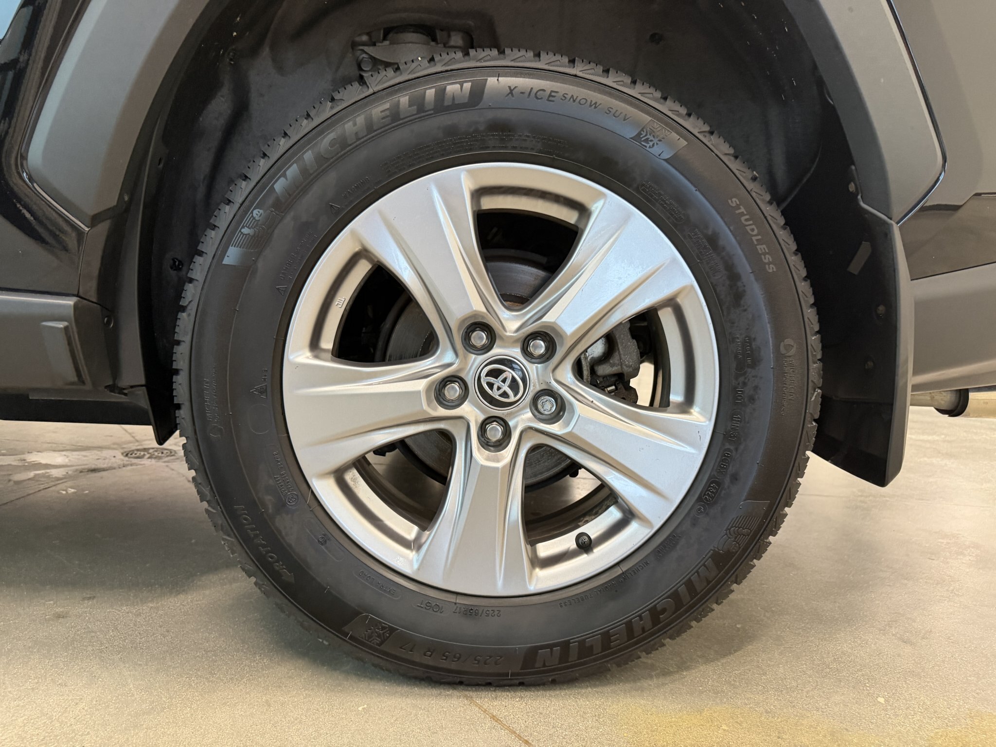 2023 Toyota Rav4 XLE AWD