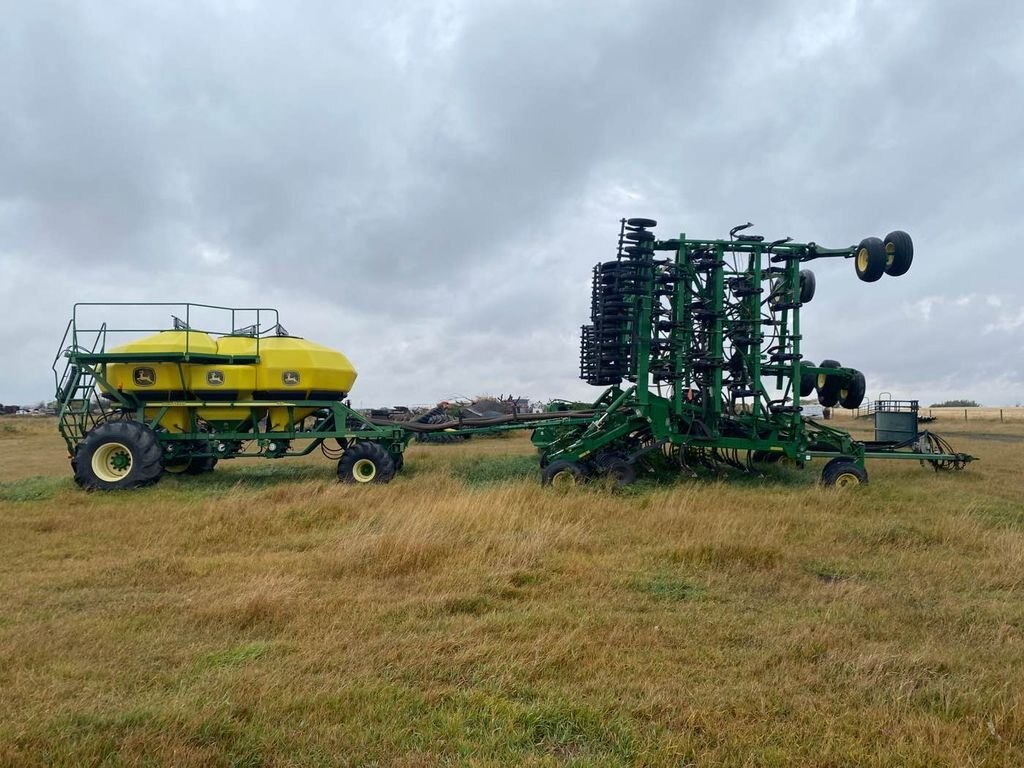 2007 John Deere 1830 Drill and 1910 Aircart #7936 AS