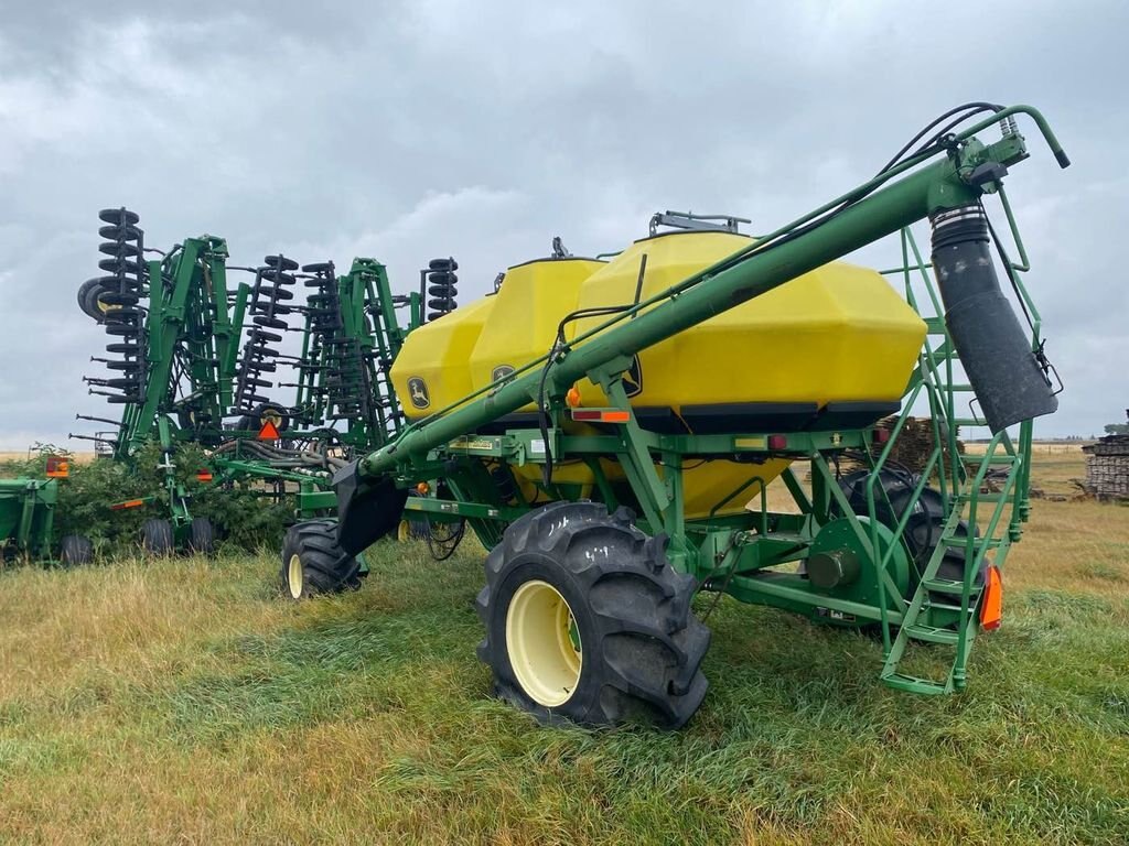 2007 John Deere 1830 Drill and 1910 Aircart #7936 AS