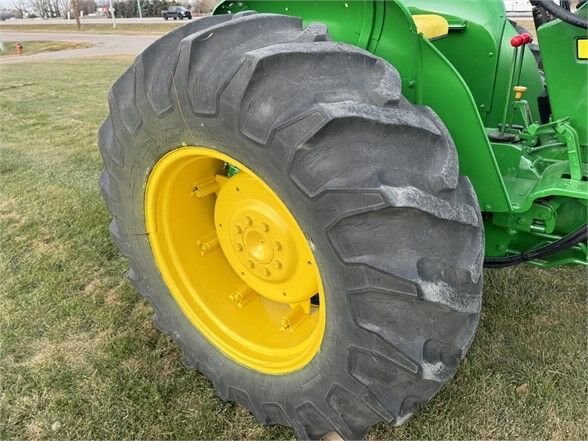 1981 John Deere 2140 Tractor with 148 Loader & Bucket #8125 BP