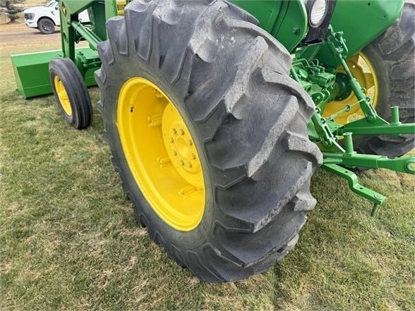 1981 John Deere 2140 Tractor with 148 Loader & Bucket #8125 BP