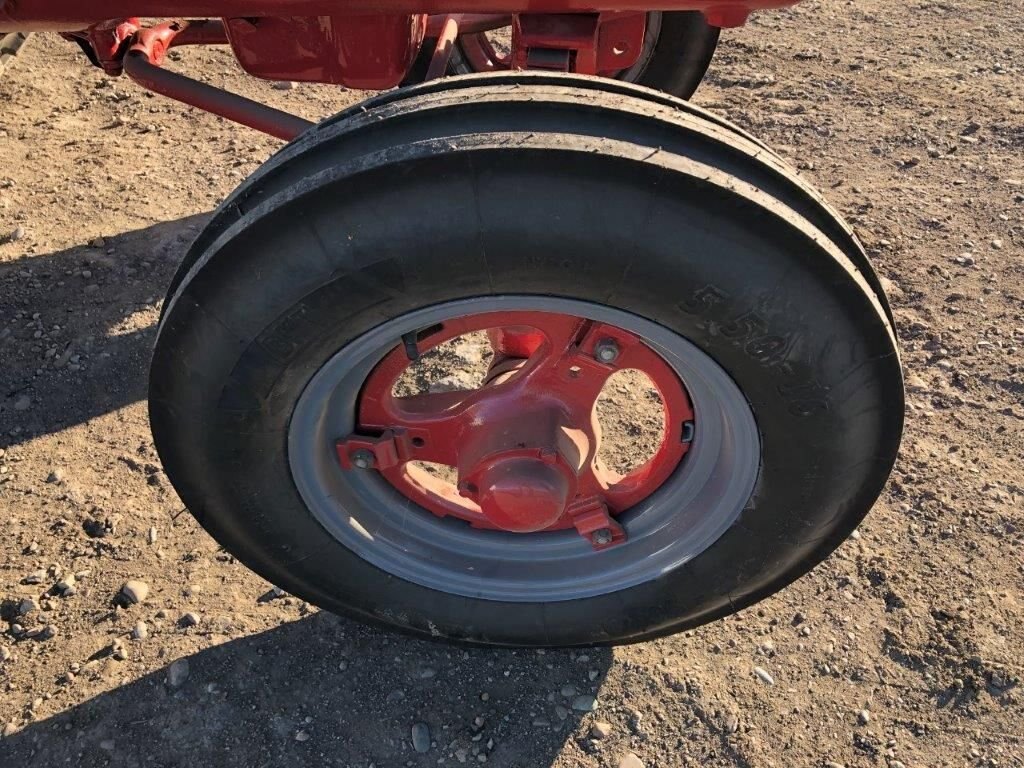 1950 International Harvester Co. W4 Tractor * Collector Machine * #3600 BP