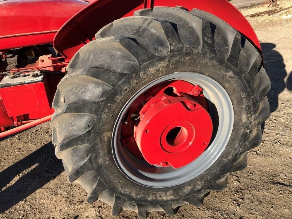 1950 International Harvester Co. W4 Tractor * Collector Machine * #3600 BP