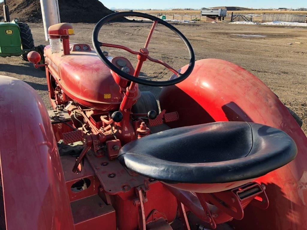 1950 International Harvester Co. W4 Tractor * Collector Machine * #3600 BP