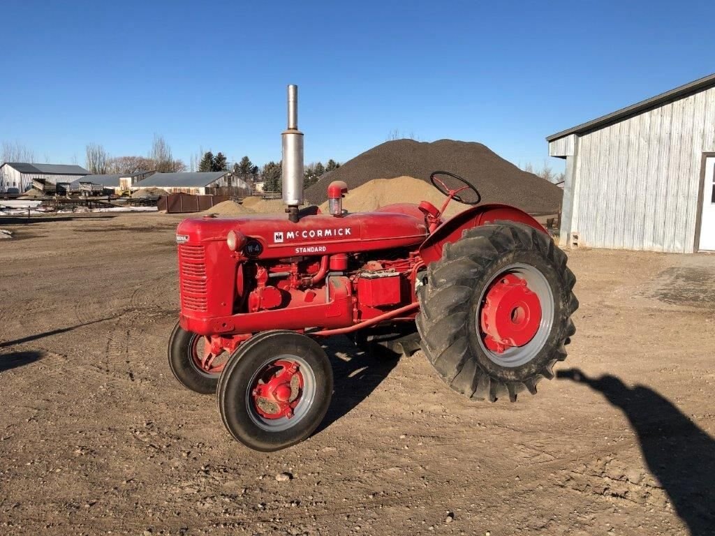 1950 International Harvester Co. W4 Tractor * Collector Machine * #3600 BP