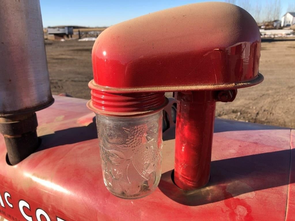 1950 International Harvester Co. W4 Tractor * Collector Machine * #3600 BP