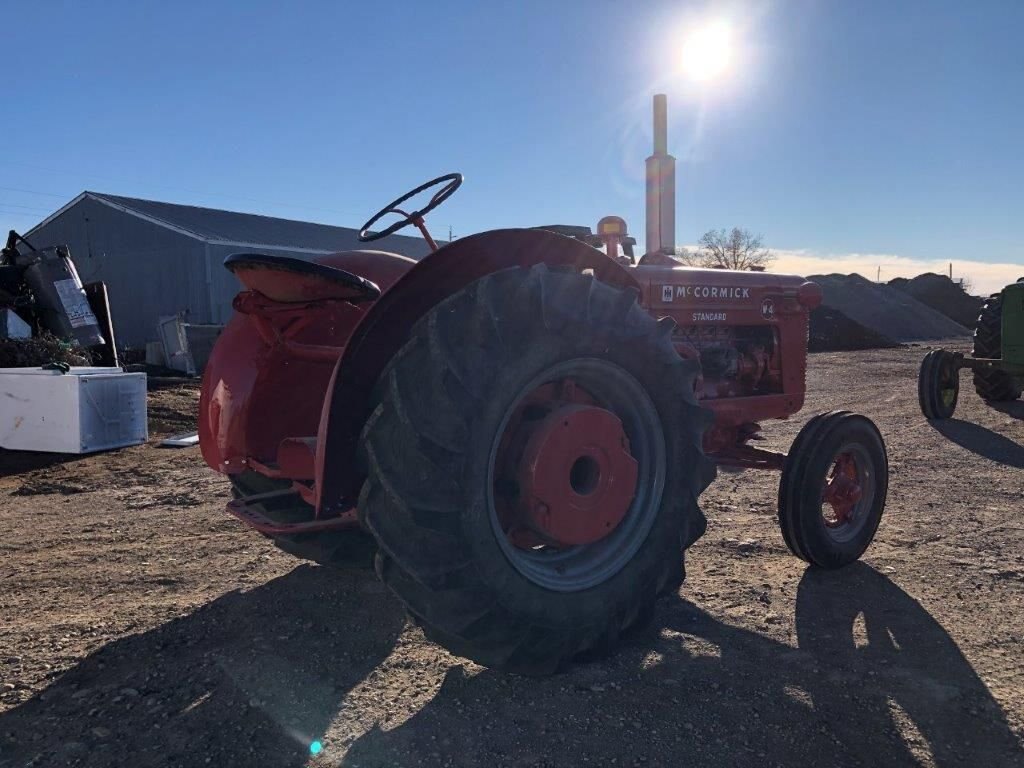 1950 International Harvester Co. W4 Tractor * Collector Machine * #3600 BP