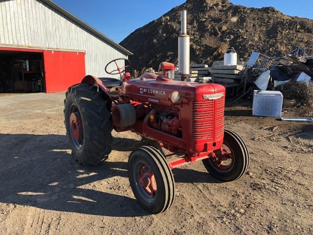 1950 International Harvester Co. W4 Tractor * Collector Machine * #3600 BP