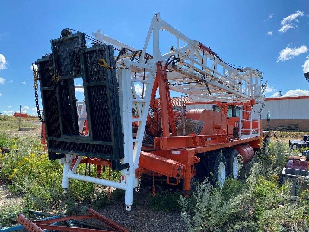 1965 Crane Carrier Company Free Standing Single Derrick Service Rig #6406 BP