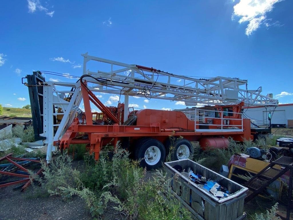 1965 Crane Carrier Company Free Standing Single Derrick Service Rig #6406 BP