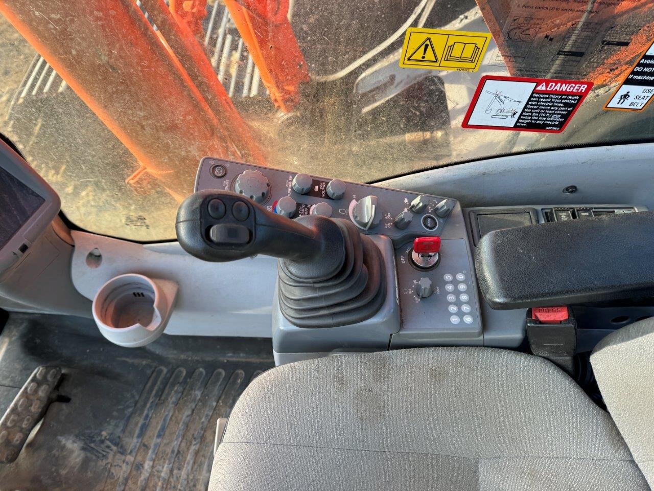 2019 Hitachi ZX250LC 5N Excavator with Hydraulic Thumb ZX250LC 5N Excavator with Hydraulic Thumb #8162 JP