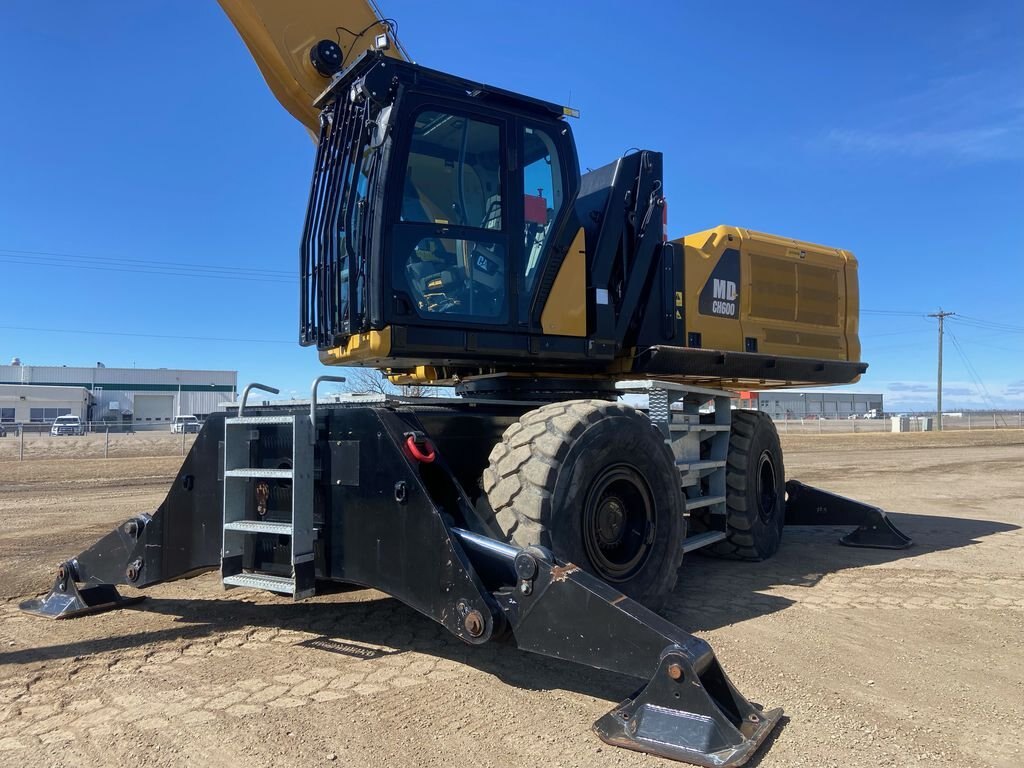 2019 Caterpillar Multidocker CH600 Material Handler