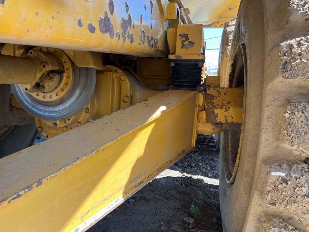 2006 CAT 725 Rock Truck #6220 JF