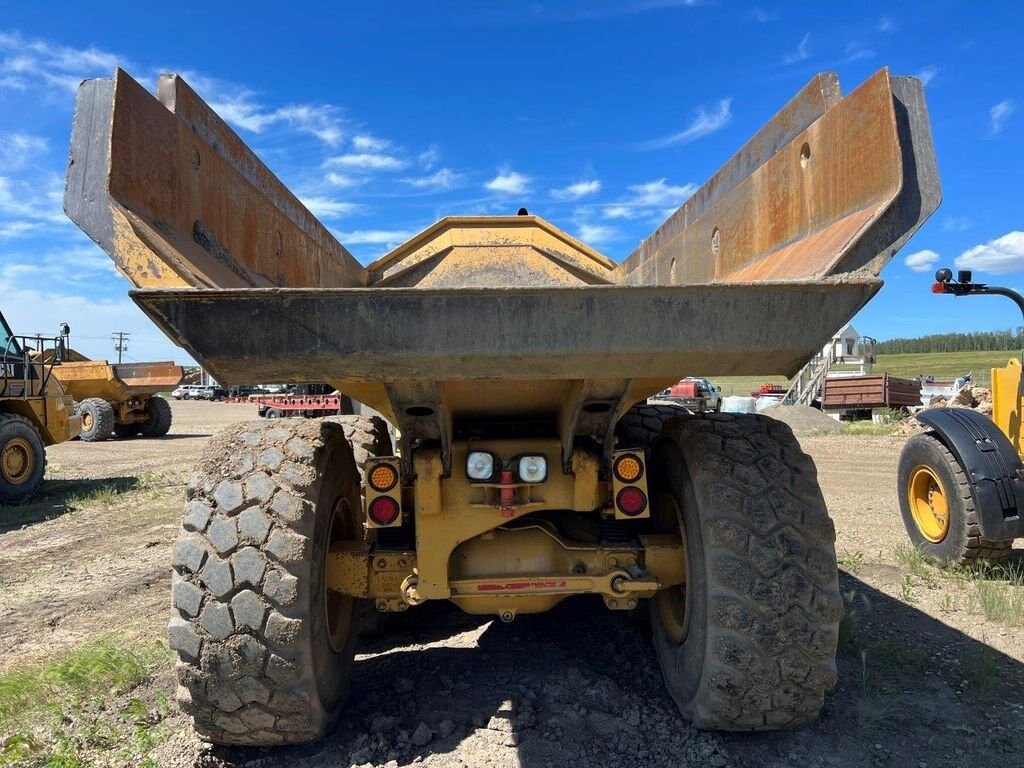 2006 CAT 725 Rock Truck #6220 JF