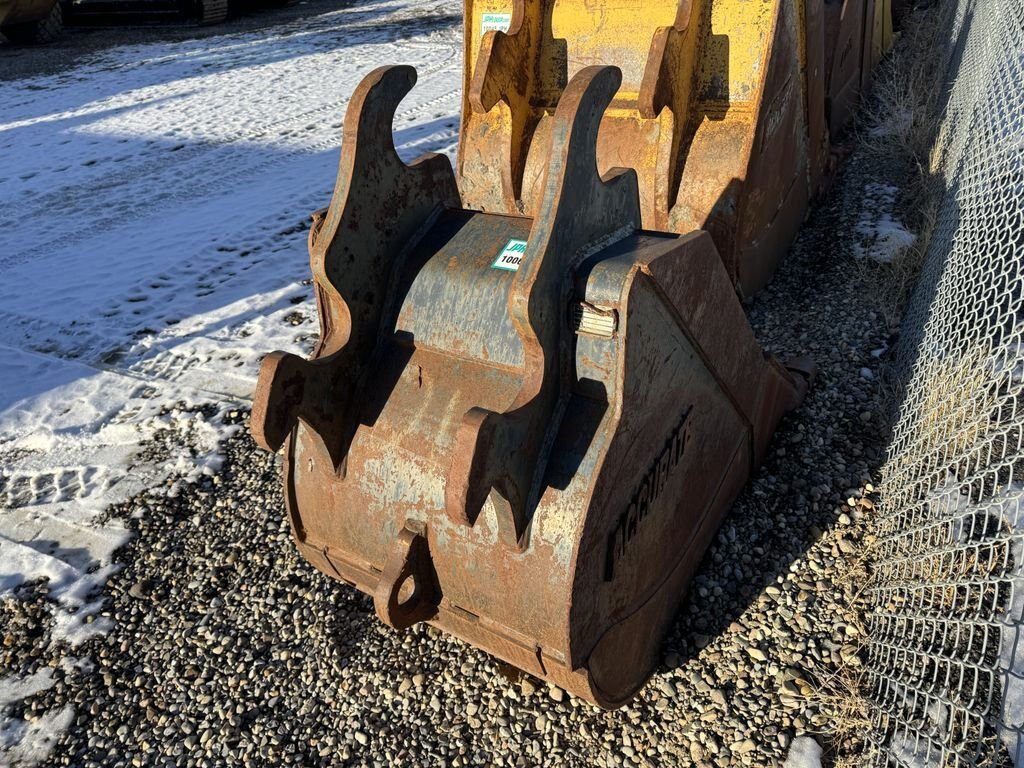 Cat Accurate 200 Series 36 Inch Excavator Dig Bucket