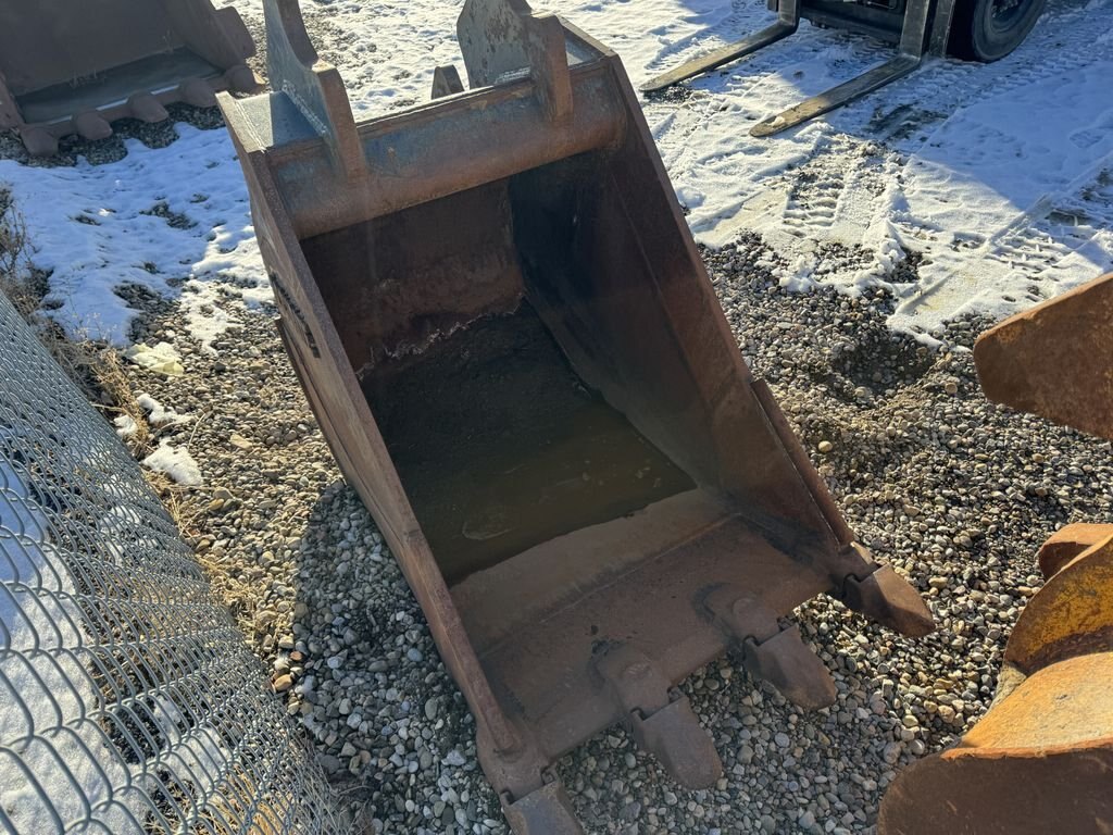 Cat Accurate 200 Series 36 Inch Excavator Dig Bucket