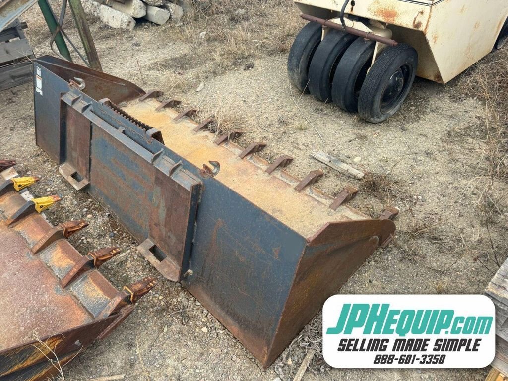 Viring Skid Steer Bucket with Teeth - #8550 JP